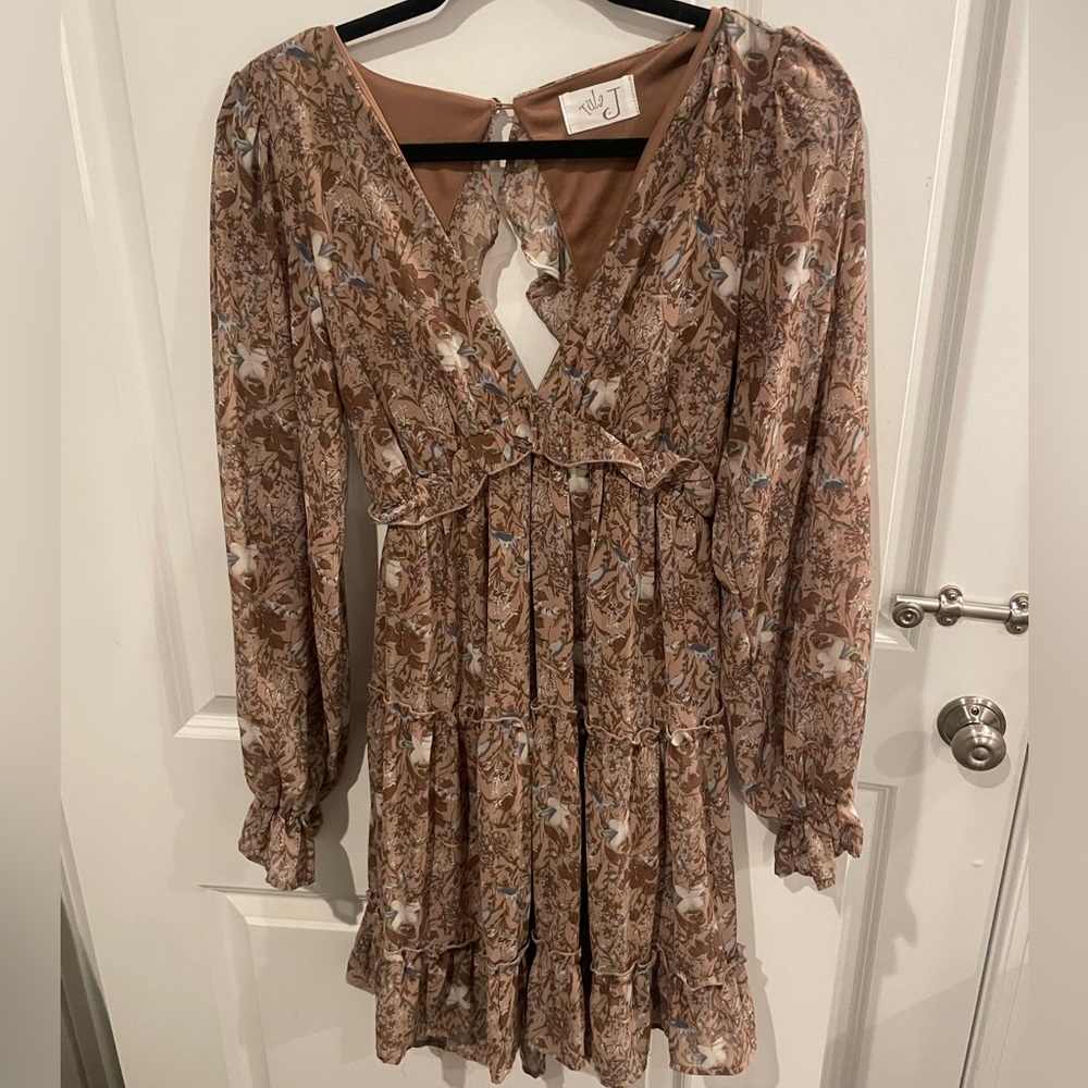 Deep V And Open Back! - image 1